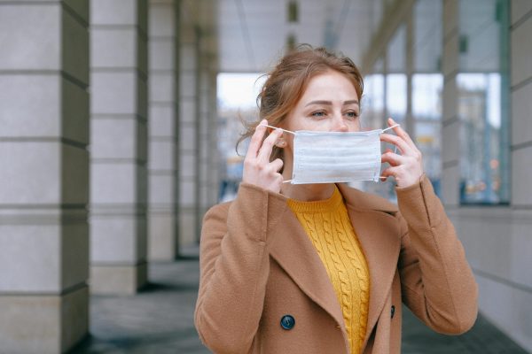flu_woman_mask_pexels-shvetsa-3902732