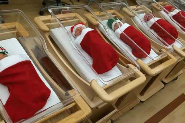 hospital-christmas-decorations-6__605