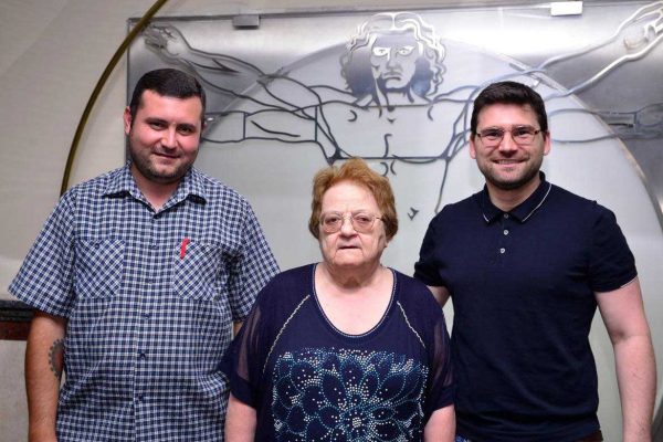 Д-р Трифон Вълков - в ляво-, д-р Георги Димитров и проф. Радка Аргирова, която двамата приемат като свой учите